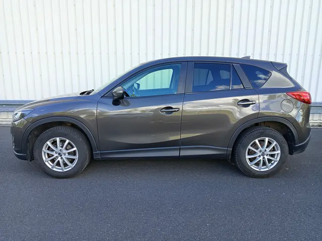 Mazda CX-5 w kolorze brązowego metaliku, sprzedany, widok z boku