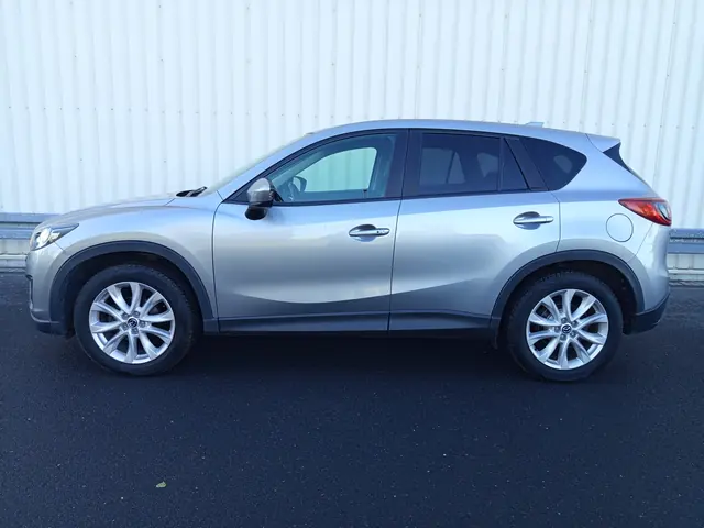 Srebrna Mazda CX-5, sprzedany, widok z boku